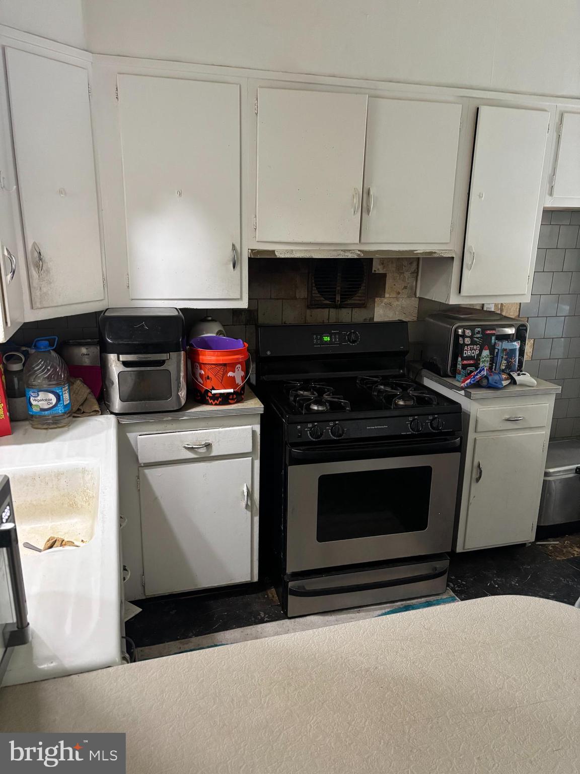 2003 North 33rd Street Philadelphia, PA 19121 - Photo 7 of 16 kitchen