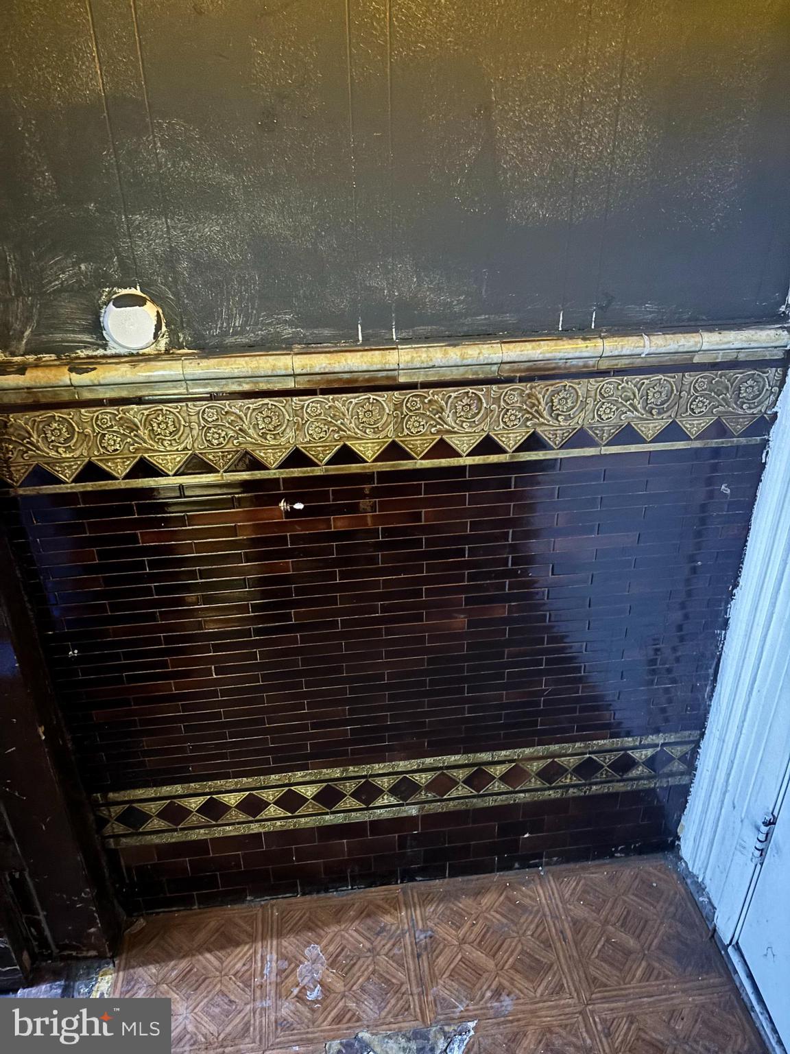 2003 North 33rd Street Philadelphia, PA 19121 - Photo 9 of 16 tiled entrance