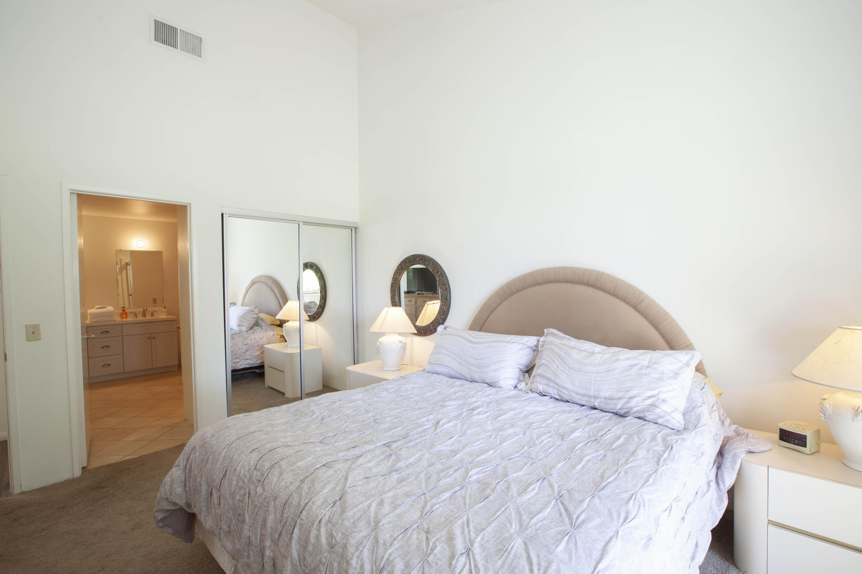 76131 Impatiens Circle Palm Desert, CA 92211 - Photo 17 of 27 a bedroom with a bed and a lamp