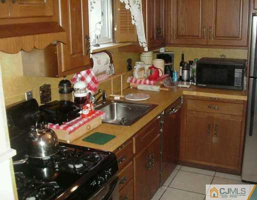 61 Stony Road Edison, NJ 08817 - Photo 3 of 8