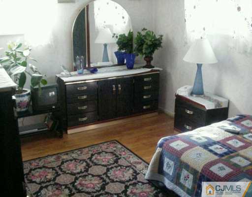 61 Stony Road Edison, NJ 08817 - Photo 5 of 8