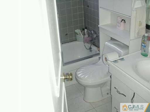 61 Stony Road Edison, NJ 08817 - Photo 6 of 8