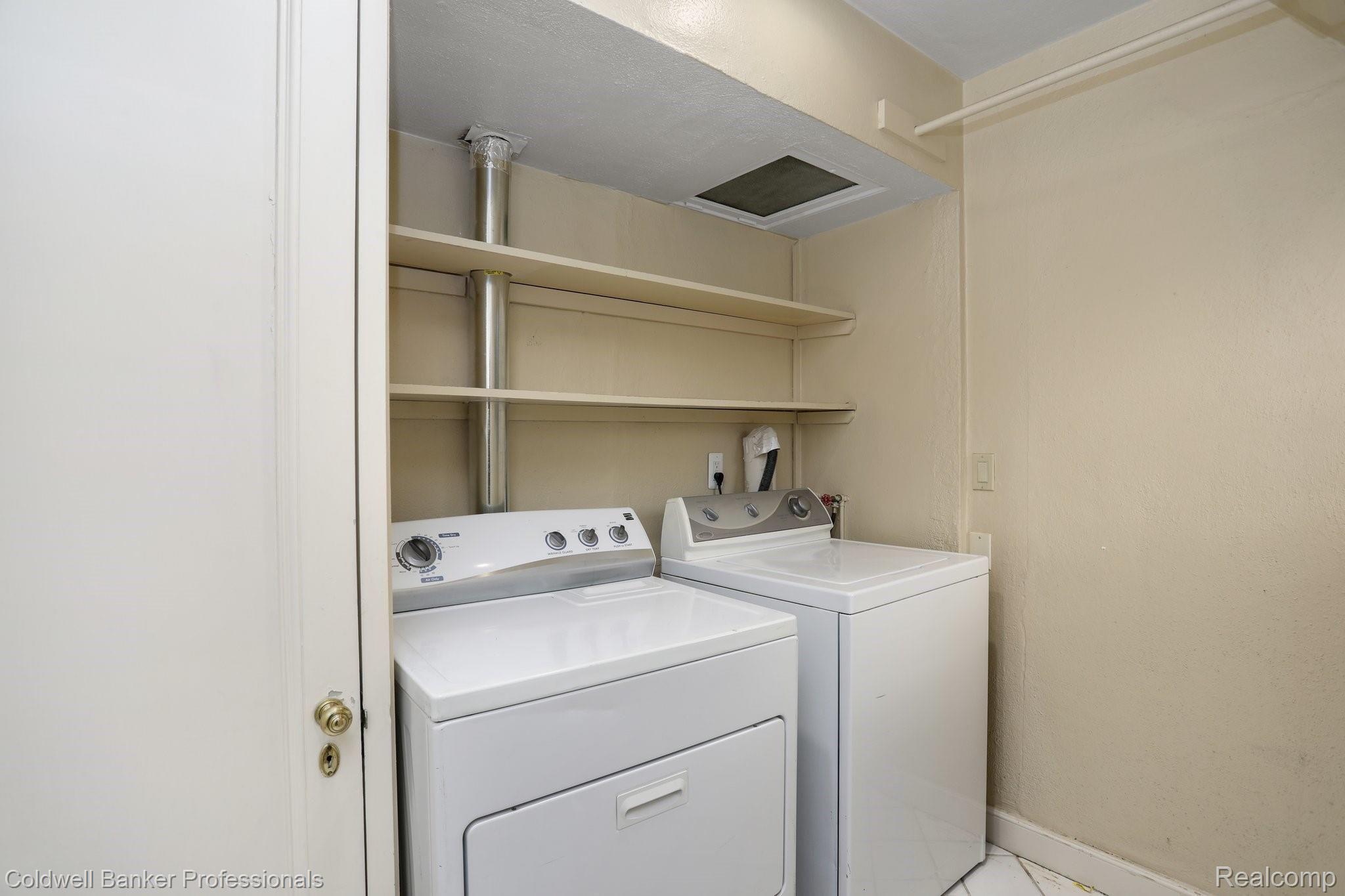 166 Ridge Road Grosse Pointe, MI 48236 - Photo 37 of 78 37-web-or-mls-166 Ridge Road Grosse Pointe Farms0036.jpg