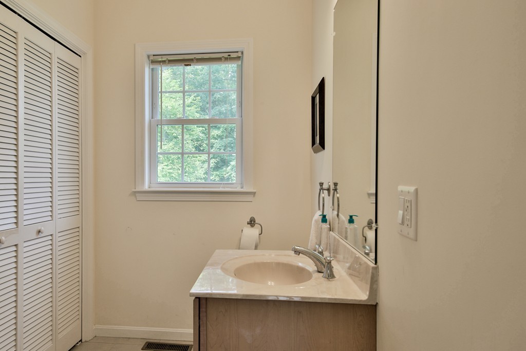 4 Windsor Road Shirley, MA 01464 - Photo 13 of 23