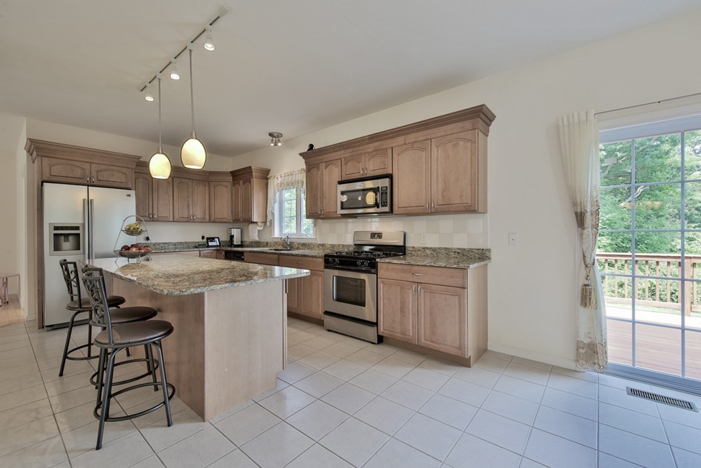 4 Windsor Road Shirley, MA 01464 - Photo 5 of 23