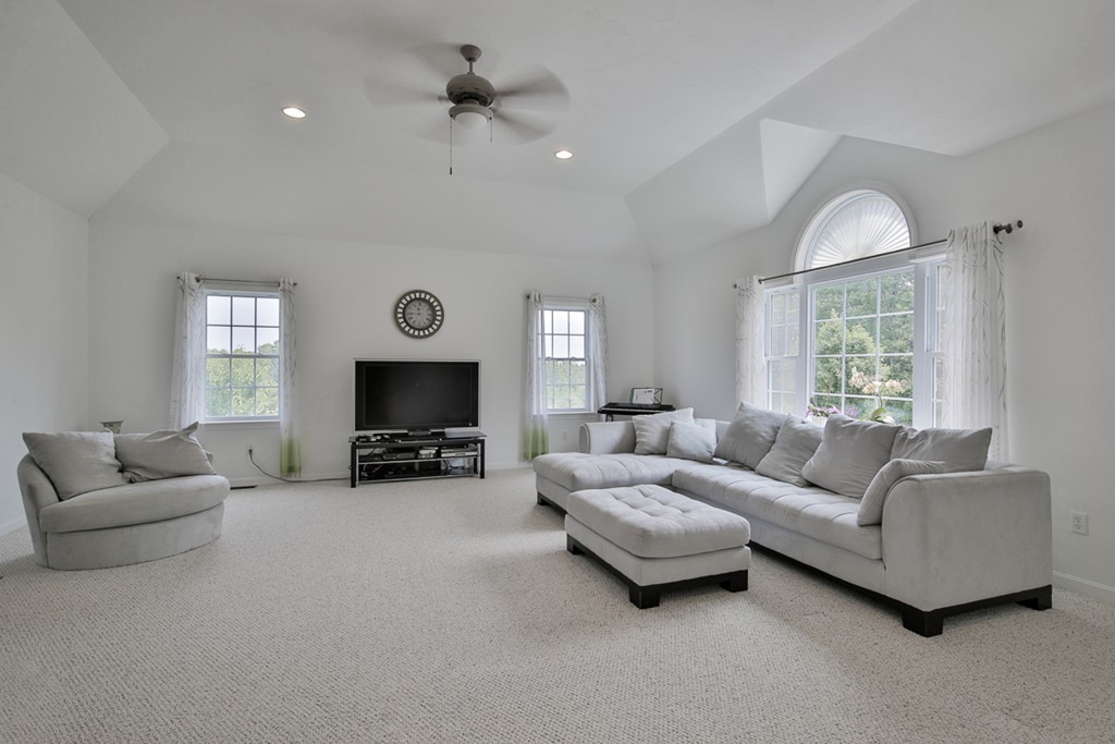 4 Windsor Road Shirley, MA 01464 - Photo 8 of 23
