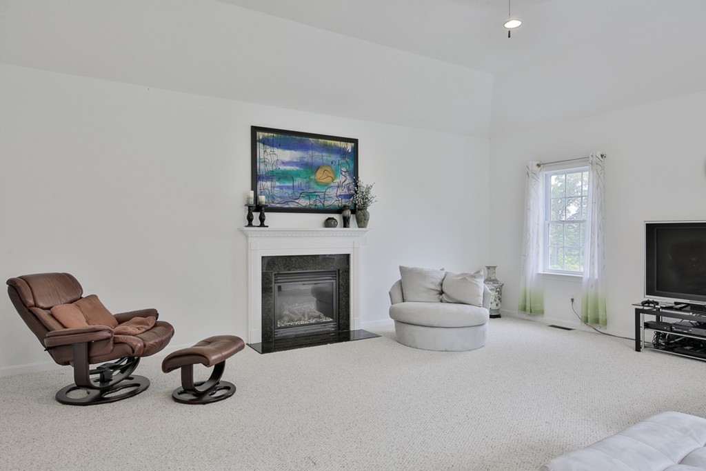 4 Windsor Road Shirley, MA 01464 - Photo 9 of 23