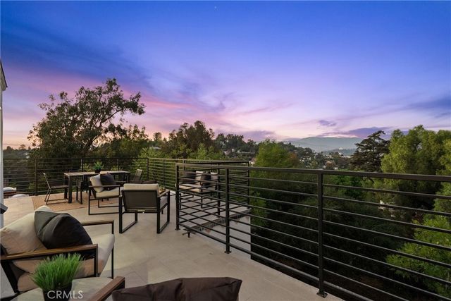 a view of a roof with sitting area