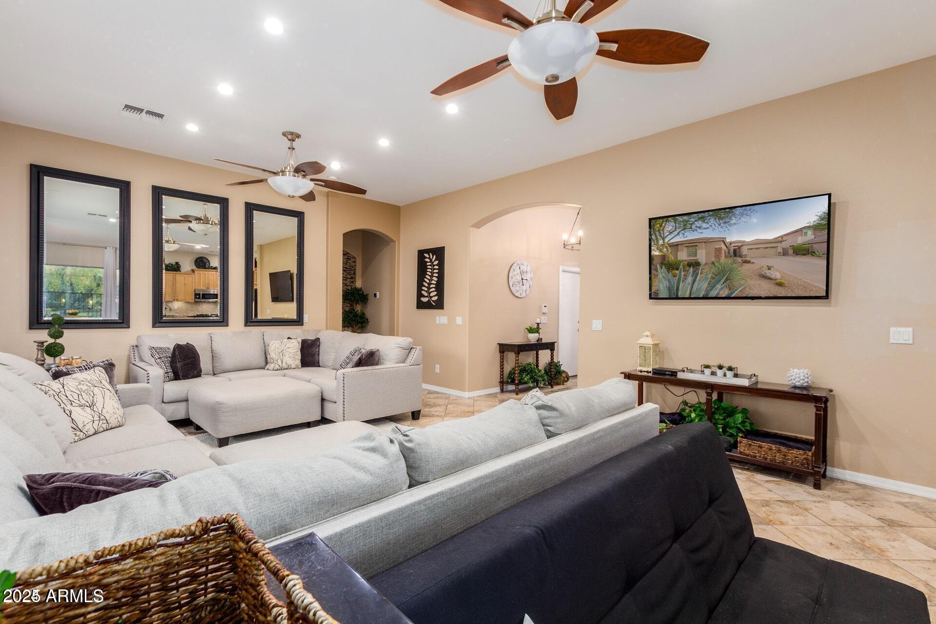 3103 West Sentinel Rock Road Phoenix, AZ 85086 - Photo 4 of 25