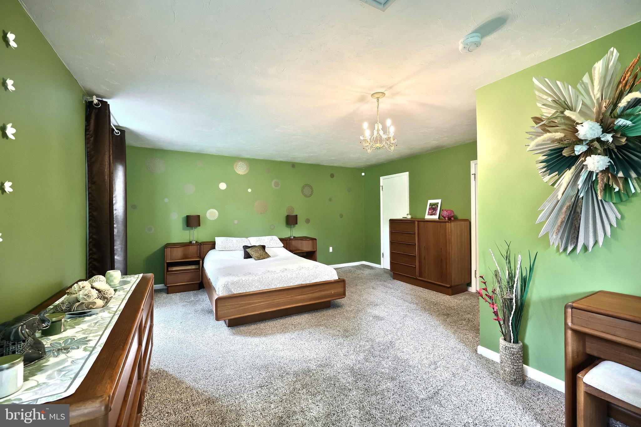 1506 Crestlyn Road York, PA 17403 - Photo 17 of 62 Primary Suite