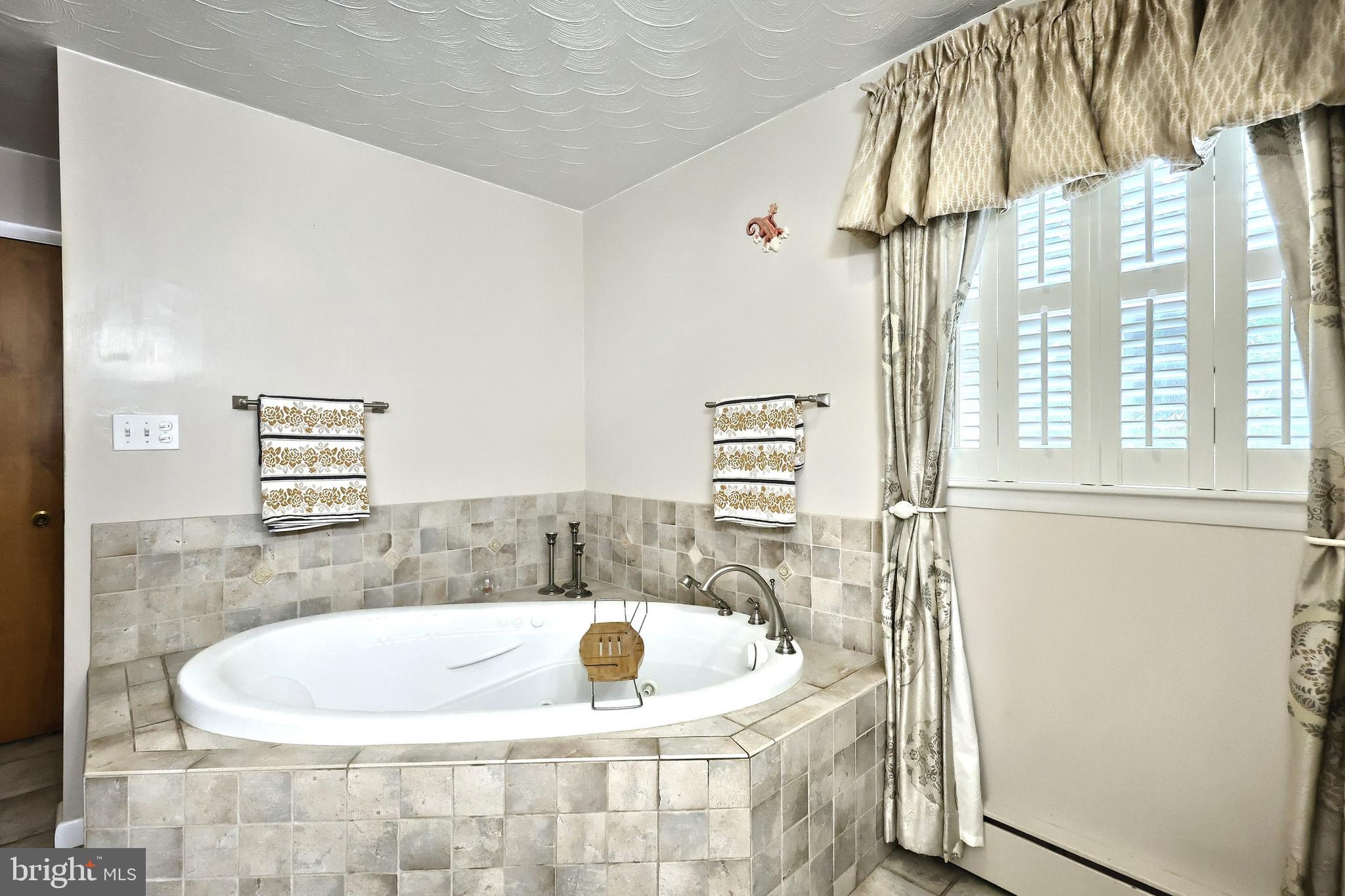 1506 Crestlyn Road York, PA 17403 - Photo 28 of 62 Secondary Suite Bathroom