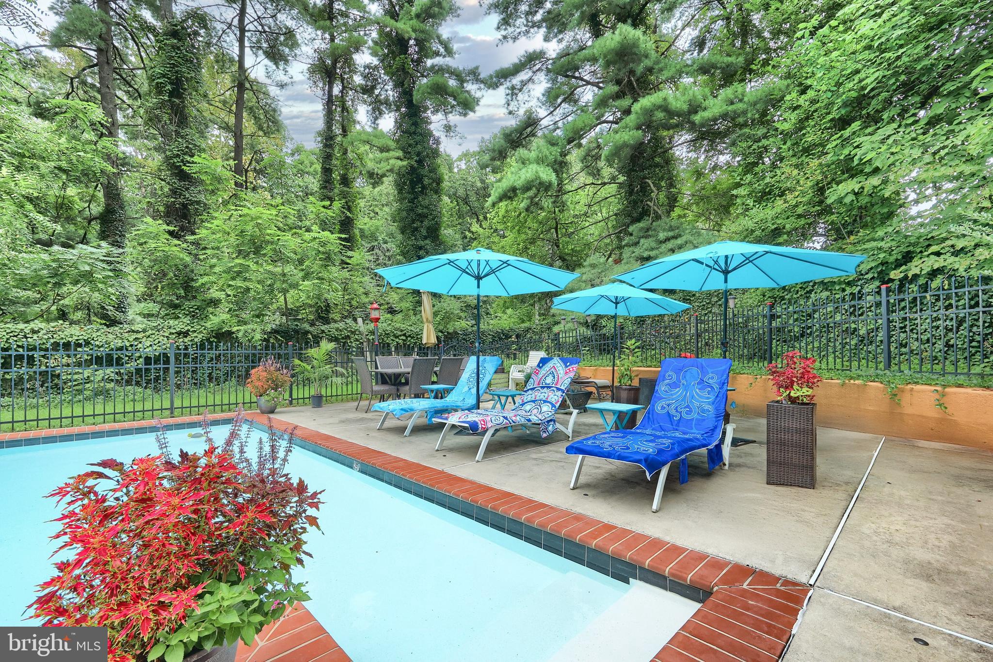 1506 Crestlyn Road York, PA 17403 - Photo 50 of 62 Pool area