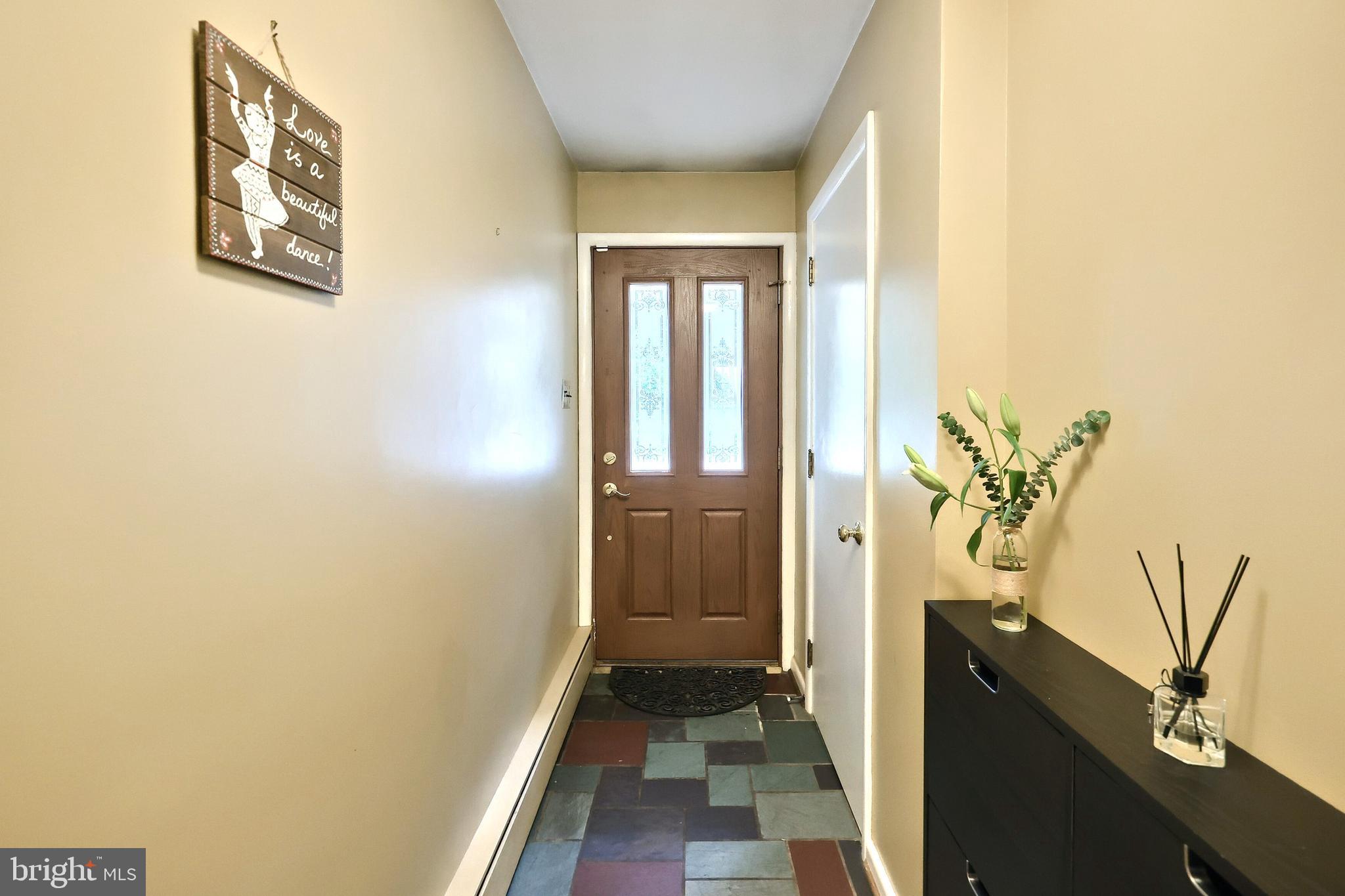 1506 Crestlyn Road York, PA 17403 - Photo 6 of 62 Foyer inside the front door