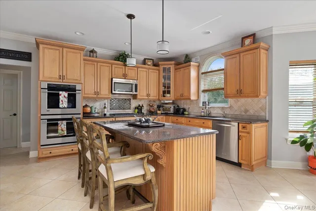 $1,050,000 | 2 Pondside Court, Mount Sinai, NY 11766