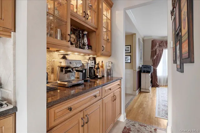 $1,050,000 | 2 Pondside Court, Mount Sinai, NY 11766