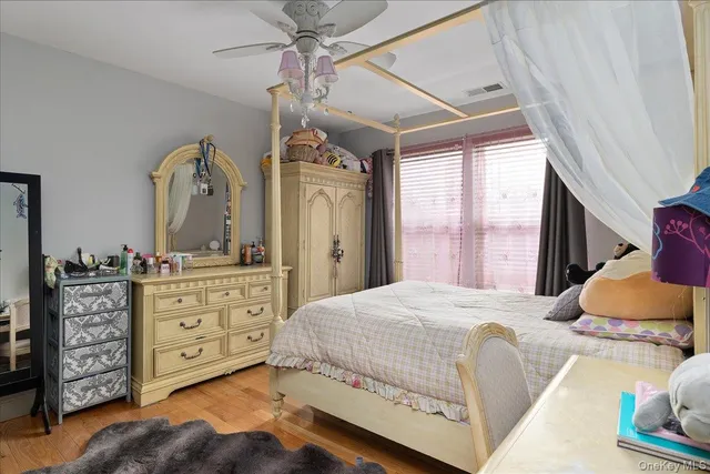 $1,050,000 | 2 Pondside Court, Mount Sinai, NY 11766