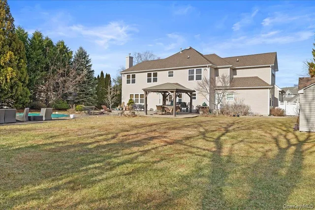 $1,050,000 | 2 Pondside Court, Mount Sinai, NY 11766