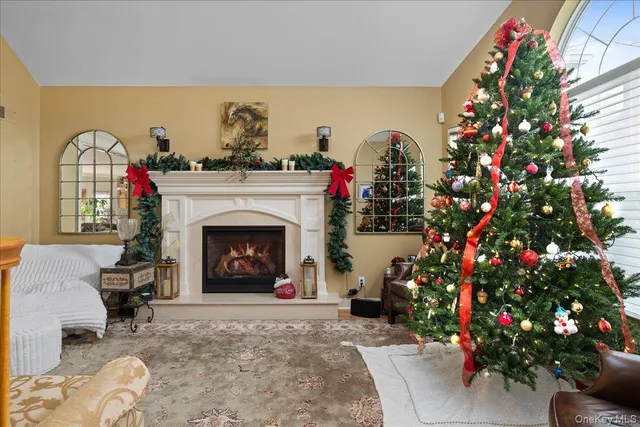 $1,050,000 | 2 Pondside Court, Mount Sinai, NY 11766