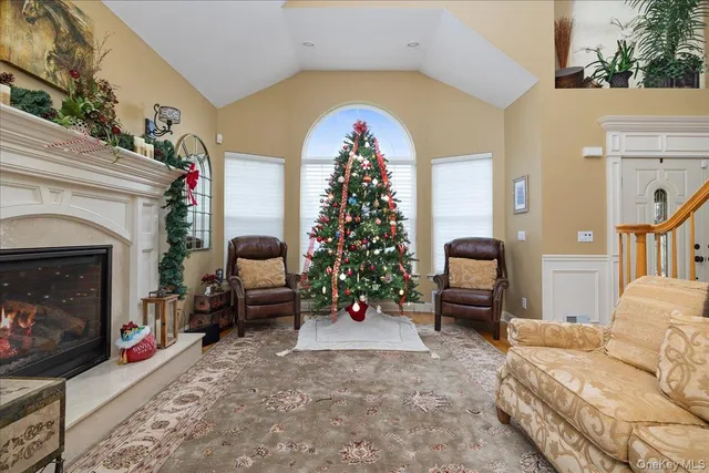 $1,050,000 | 2 Pondside Court, Mount Sinai, NY 11766