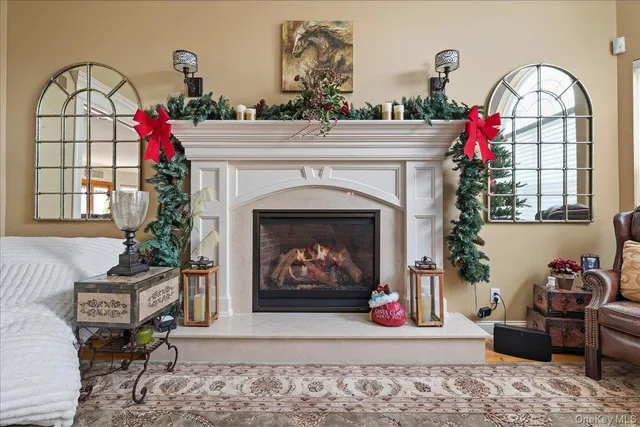 $1,050,000 | 2 Pondside Court, Mount Sinai, NY 11766