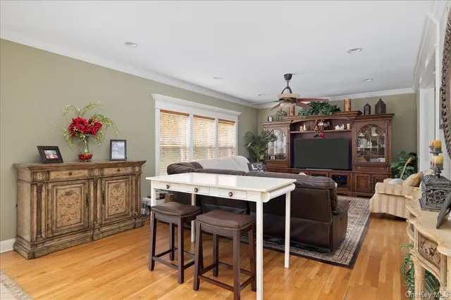 $1,050,000 | 2 Pondside Court, Mount Sinai, NY 11766