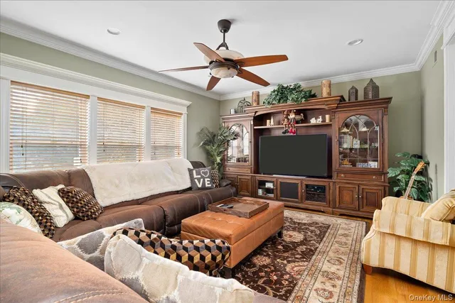 $1,050,000 | 2 Pondside Court, Mount Sinai, NY 11766