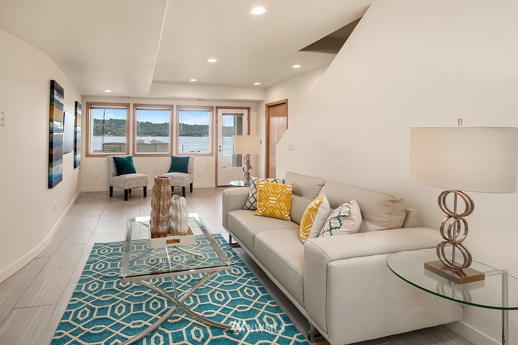 10704 Riviera Place Northeast Seattle, WA 98125 - Photo 16 of 25 Gallery Image 16