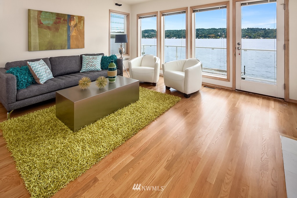 10704 Riviera Place Northeast Seattle, WA 98125 - Photo 17 of 25 Gallery Image 17