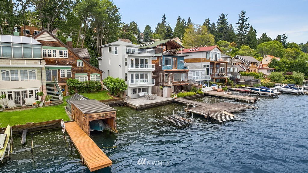 10704 Riviera Place Northeast Seattle, WA 98125 - Photo 23 of 25 Gallery Image 23