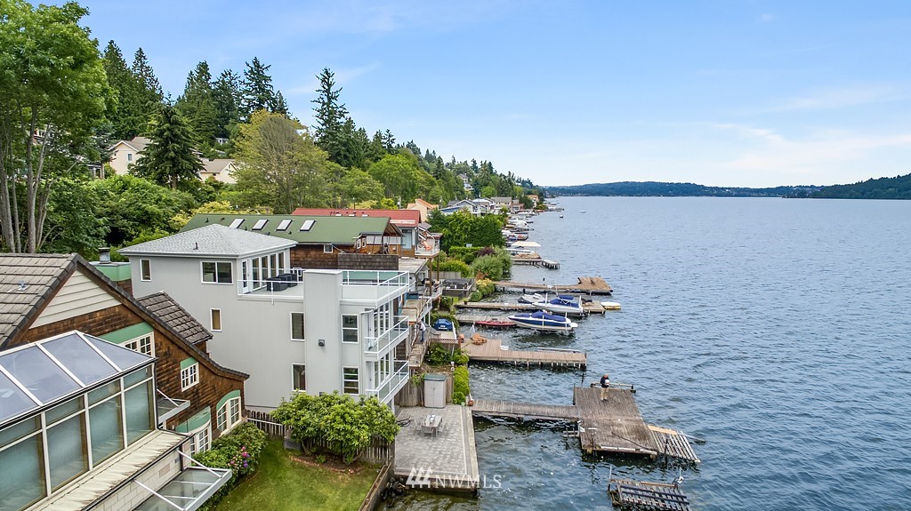 10704 Riviera Place Northeast Seattle, WA 98125 - Photo 24 of 25 Gallery Image 24