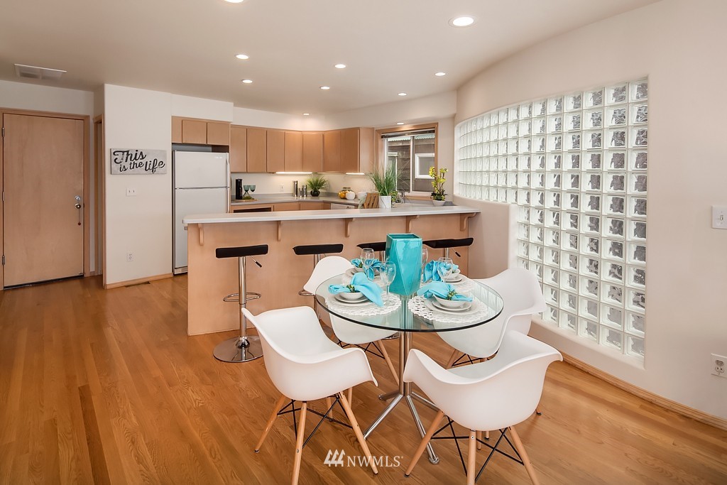 10704 Riviera Place Northeast Seattle, WA 98125 - Photo 6 of 25 Gallery Image 6