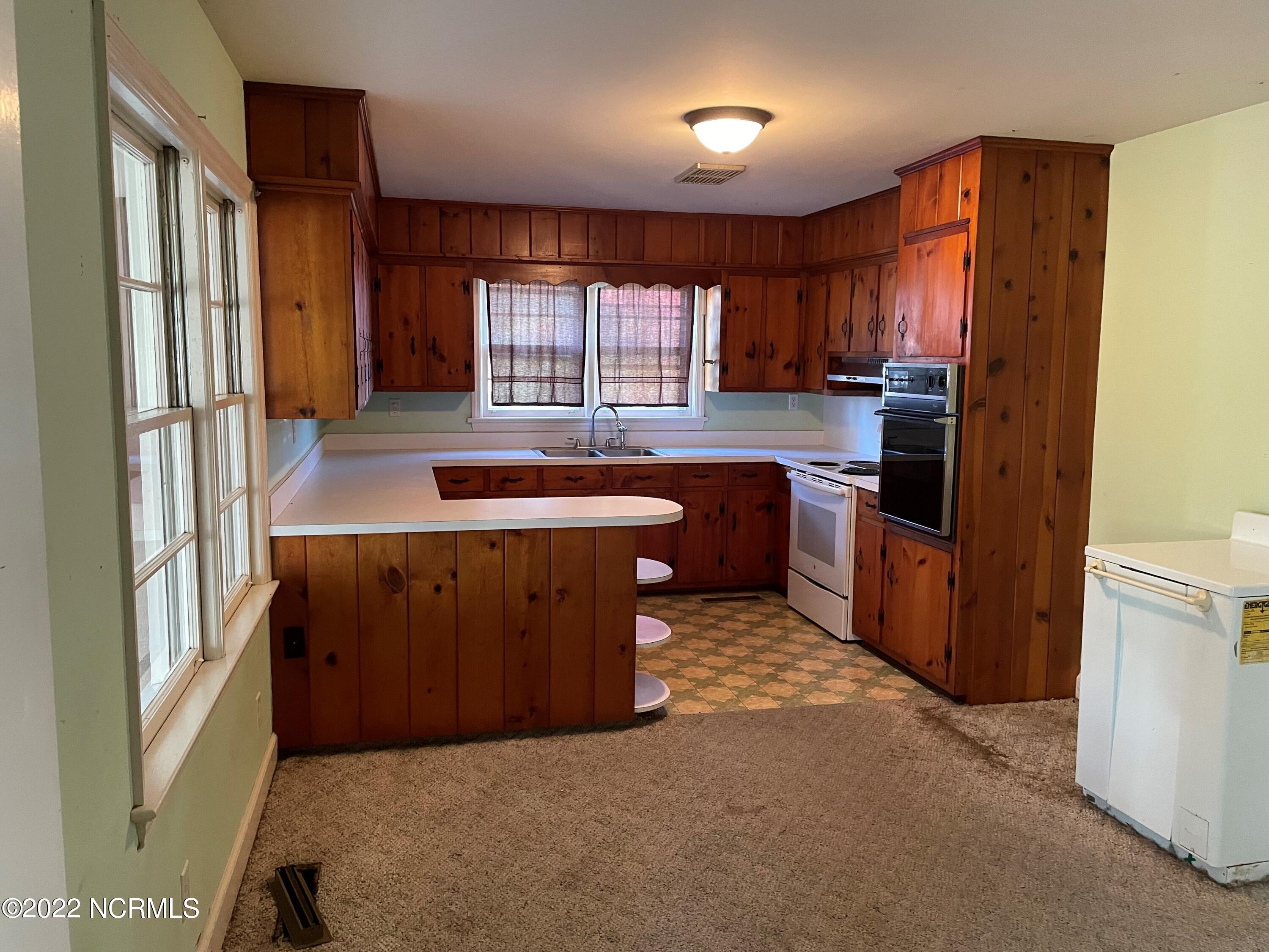 495 Antioch Road New Bern, NC 28560 - Photo 7 of 11 kitchen