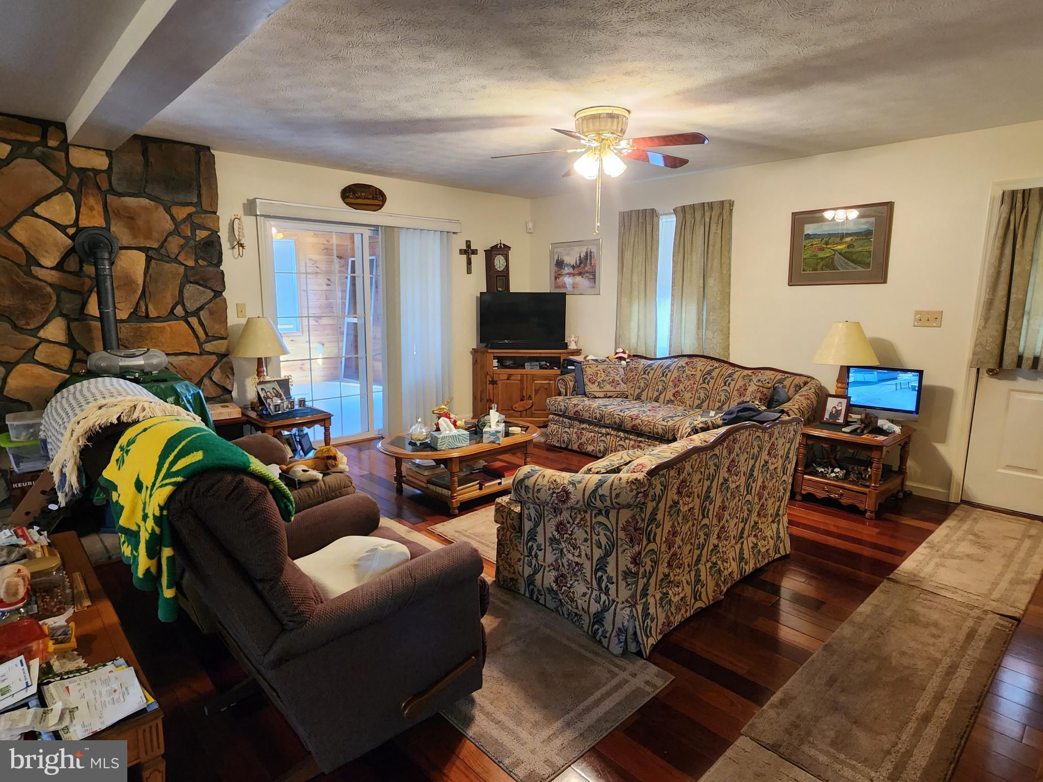 5290 Winchester Grade Road Berkeley Springs, WV 25411 - Photo 5 of 66 Living Room
