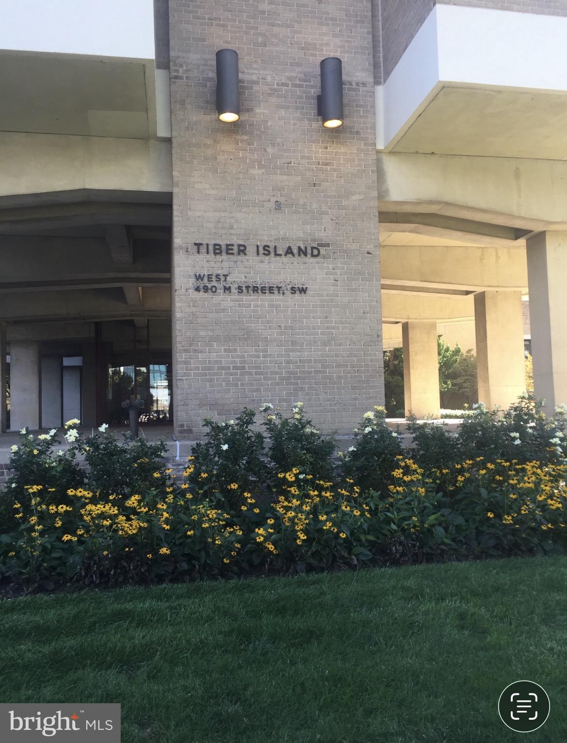 490 M Street Southwest, Unit W101 Washington, DC 20024 - Photo 19 of 26 a view of a house with garden