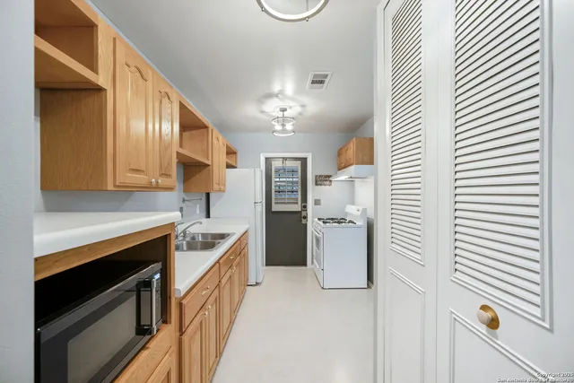 $1,300 | 6022 Castle Vw Drive, San Antonio, TX 78218