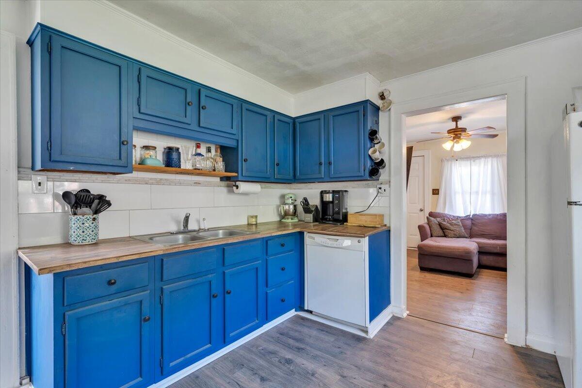1109 Ray Road Southeast Roanoke, VA 24014 - Photo 7 of 24 10-MIB01293