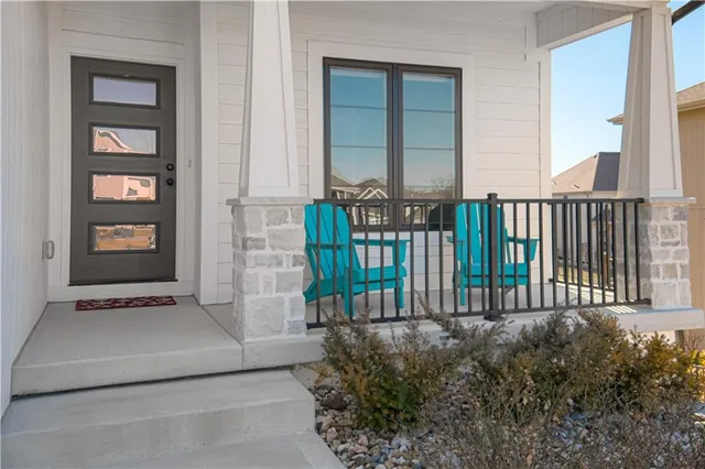 $630,000 | 1829 Green Meadow Drive, Liberty, MO 64068