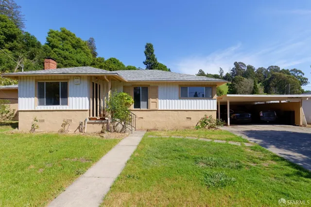 a front view of house with yard