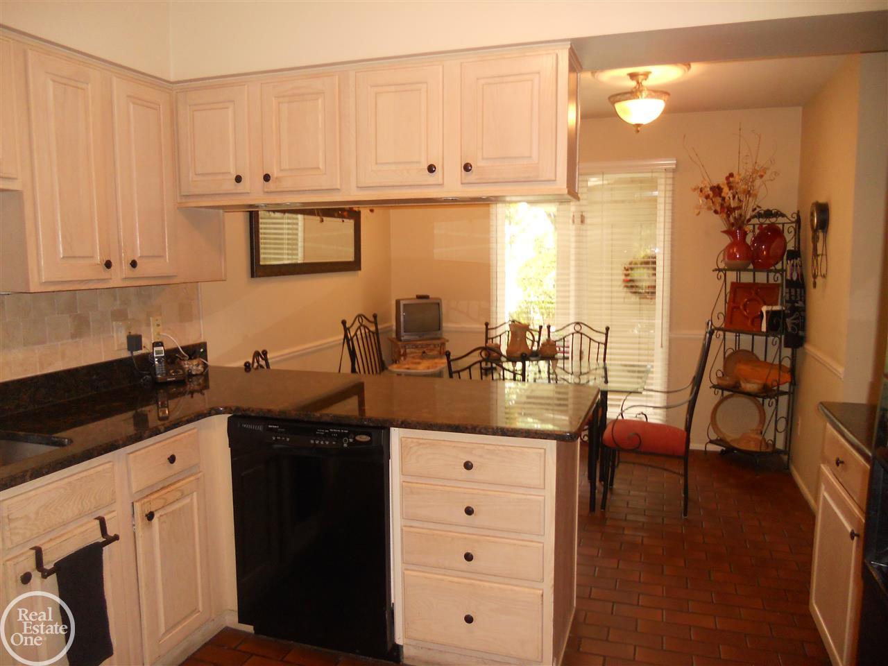 966 Golfview Court Rochester Hills, MI 48307 - Photo 11 of 35