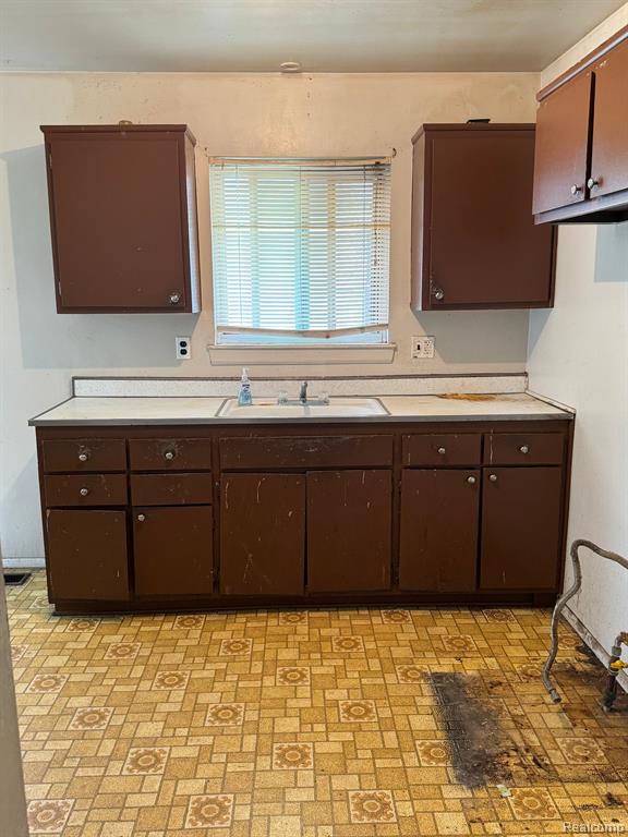 22478 Rausch Avenue Eastpointe, MI 48021 - Photo 6 of 11