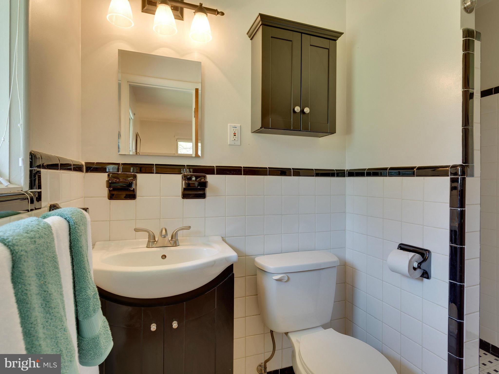 6714 Greenleaf Street Springfield, VA 22150 - Photo 18 of 30 a bathroom with a toilet a sink and mirror