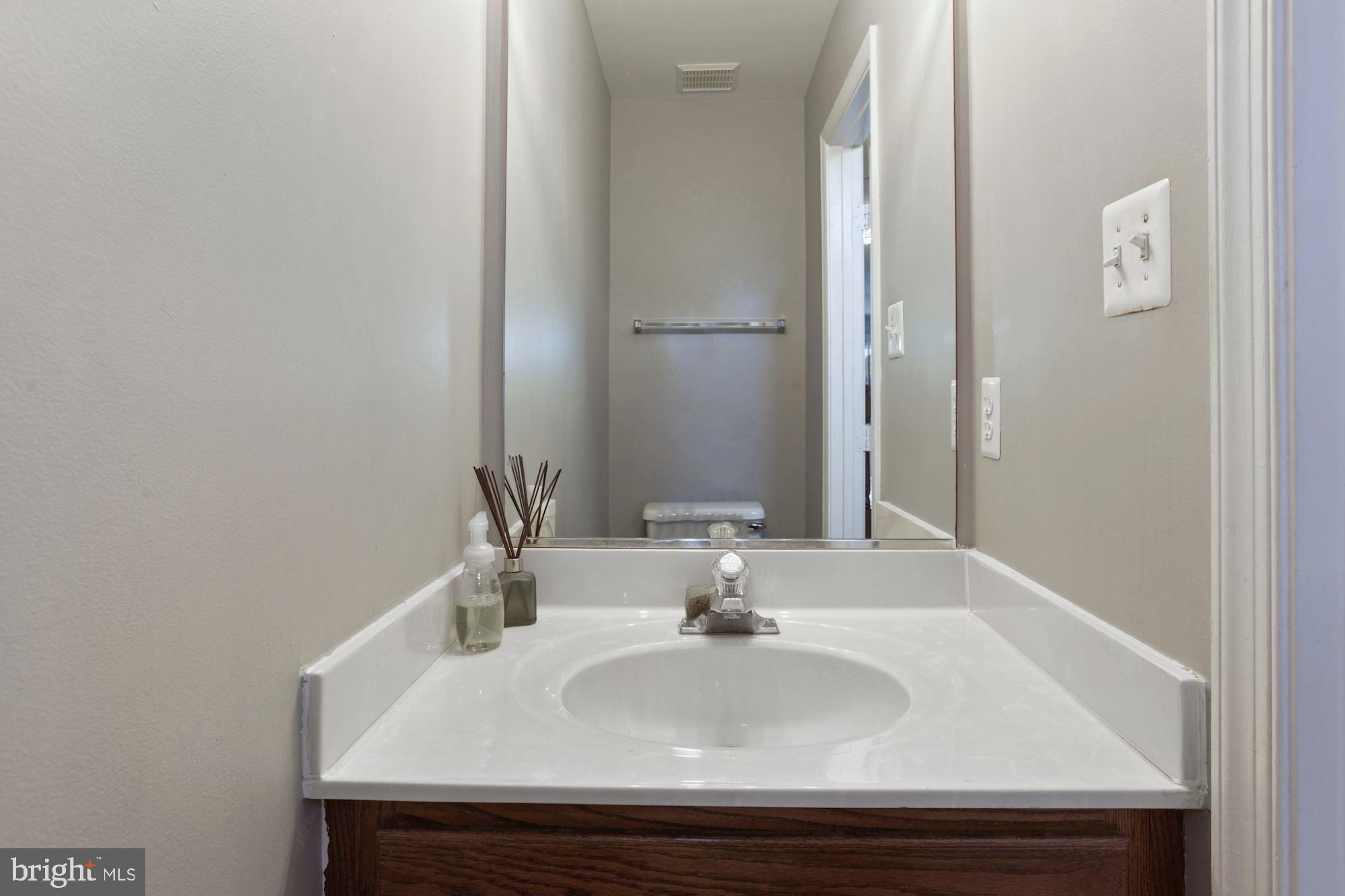 8224 Bates Road Lorton, VA 22079 - Photo 4 of 31 Gallery Image 4