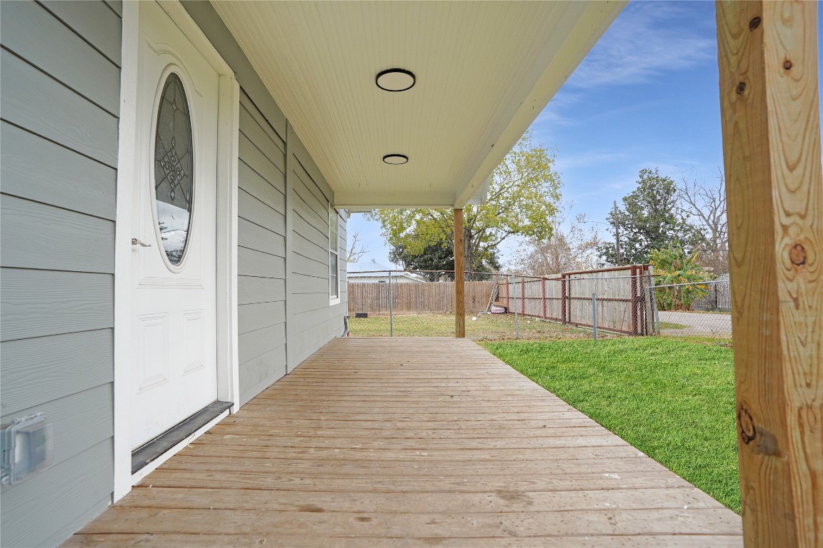 8505 Denby Street Houston, TX 77012 - Photo 3 of 15