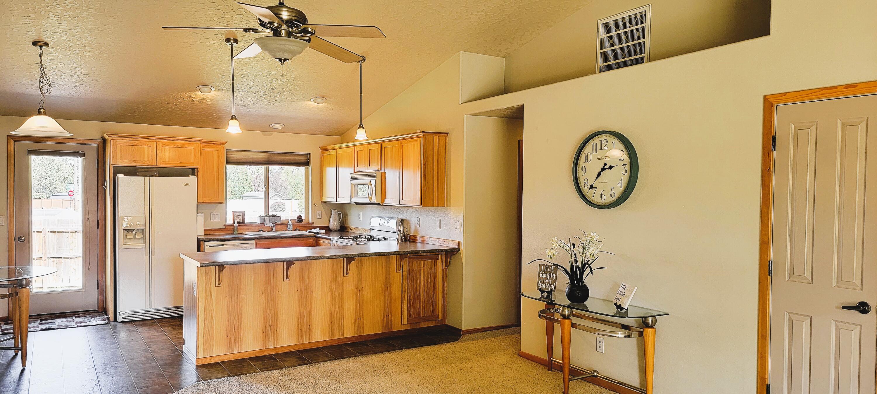 20538 Prospector Loop Bend, OR 97702 - Photo 6 of 25 Kitchen from LR