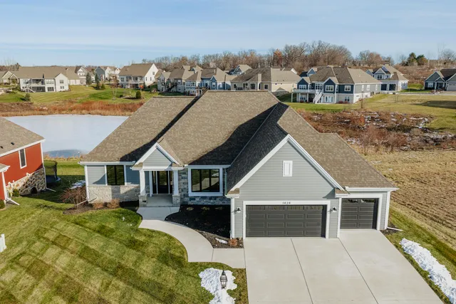 $900,000 | 1424 White Deer Trail, Waukesha, WI 53189