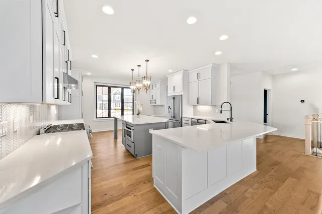 $900,000 | 1424 White Deer Trail, Waukesha, WI 53189