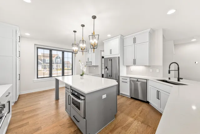 $900,000 | 1424 White Deer Trail, Waukesha, WI 53189