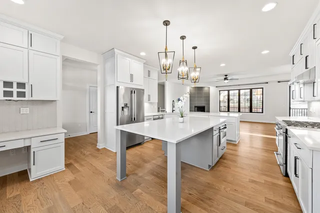 $900,000 | 1424 White Deer Trail, Waukesha, WI 53189