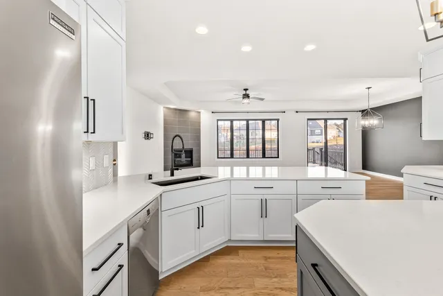 $900,000 | 1424 White Deer Trail, Waukesha, WI 53189