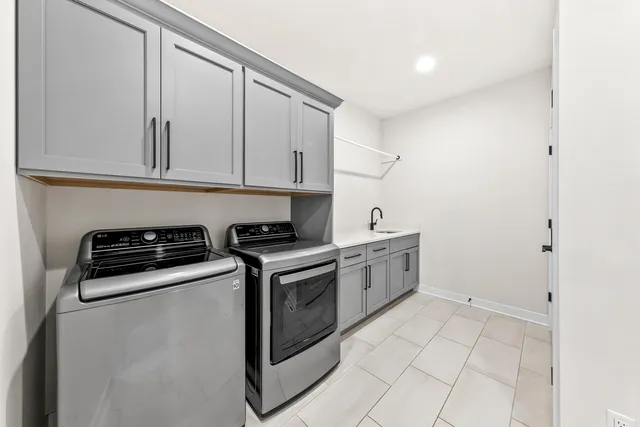 $900,000 | 1424 White Deer Trail, Waukesha, WI 53189